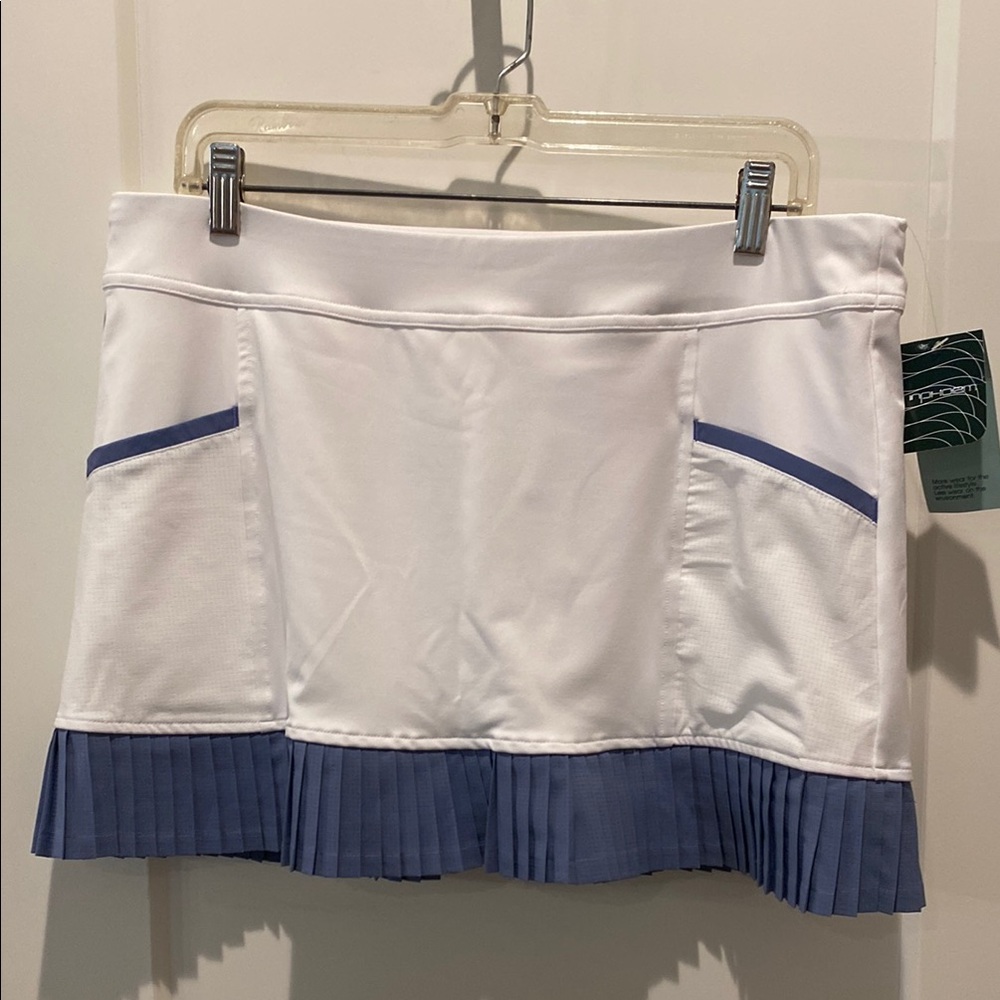Inphorm Ladies Tennis/Golf Skort. XL. White w/Blueish Gray Trim. White Shorts